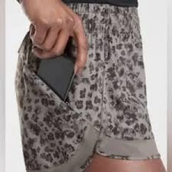 MESH RACER RUN MID RISE 4 SHORT - Picture 2 of 13